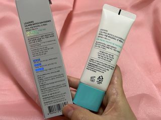 리더스코스메틱 리더스 카밍 바이오틱스 선 에센스 SPF 50+ PA++++ — 5점을 준 리뷰어가 2022년 8월 올린 사용 사진