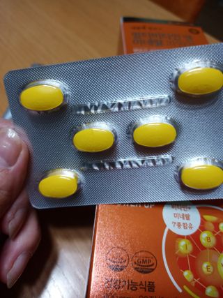 서울약사신협_내몸애발란스멀티비타민앤미네랄파워업_800mg x 90정 — 5점을 준 리뷰어가 2021년 5월 올린 사용 사진