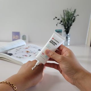 리더스코스메틱 리더스 카밍 바이오틱스 선 에센스 SPF 50+ PA++++ — 5점을 준 리뷰어가 2022년 5월 올린 사용 사진