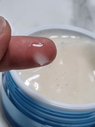 비엠비코 퀸79 노블 골드 아쿠아 크림 — 5점을 준 리뷰어가 2021년 5월 올린 사용 사진