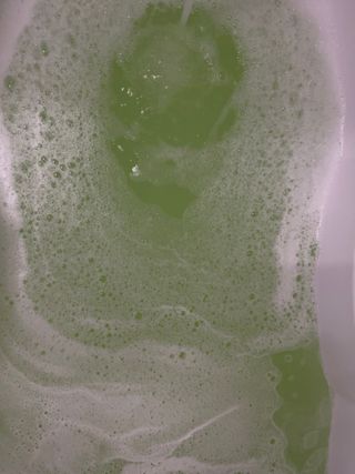 소담스퀘어 상암 Evreryday Bath Bomb Day7(에브리데이 배쓰밤 데이7) / 7종 중 2종 랜덤발송 — 3점을 준 리뷰어가 2022년 11월 올린 사용 사진