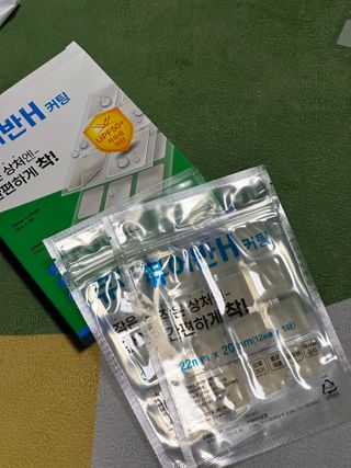 [큐어반H 커팅] 간편하게 떼서 쓰는 자외선차단 습윤밴드 (1팩/30매입) — 5점을 준 리뷰어가 2022년 12월 올린 사용 사진