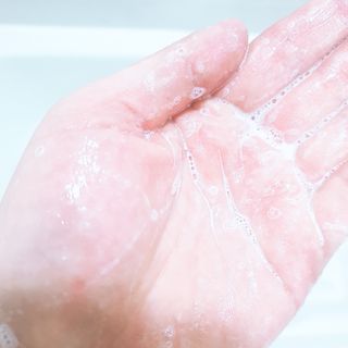 mom e 맘이 내추럴 베이비 케어 샴푸앤바스+로션 — 5점을 준 리뷰어가 2021년 1월 올린 사용 사진