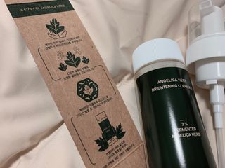 풀무원 브리엔 엔젤리카 허브 브라이트닝 클렌저+전용펌프 — 5점을 준 리뷰어가 2021년 1월 올린 사용 사진