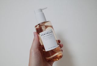 스킨1004 [SKIN1004] 마다가스카르 센텔라 라이트 클렌징 오일 200ml — 5점을 준 리뷰어가 2024년 8월 올린 사용 사진