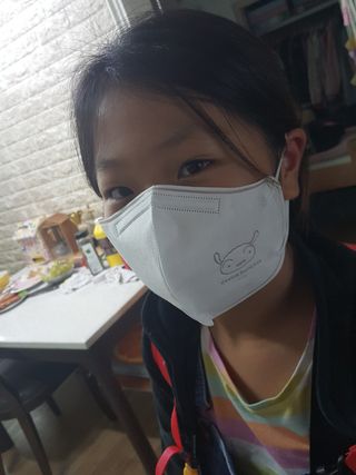 [숨그림]  덴탈마스크 짱구 우리아이 그리고 내가 쓰는 믿을수있는 케릭터 마스크  16종 — 5점을 준 리뷰어가 2021년 10월 올린 사용 사진