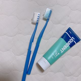 리퀴덴트 오랄케어 온가족용 리퀴덴트 더더 오랄케어 무불소 치약 + 임상시험완료 이중 미세 엠보싱 칫솔 올데이세트 — 5점을 준 리뷰어가 2021년 1월 올린 사용 사진