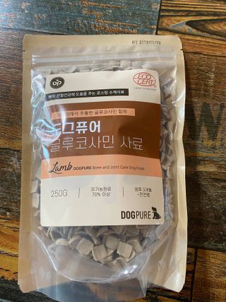 도그퓨어 피부와모질/혼합유산균/글루코사민 유기농 로스팅 사료 — 5점을 준 리뷰어가 2021년 9월 올린 사용 사진