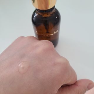 스킨큐어 산다화 비타민c 화이트닝 에센스 30ml — 5점을 준 리뷰어가 2023년 11월 올린 사용 사진