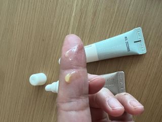 [후르디아] 올리브영 착한보습 비건 립버터 2종 — 5점을 준 리뷰어가 2022년 11월 올린 사용 사진