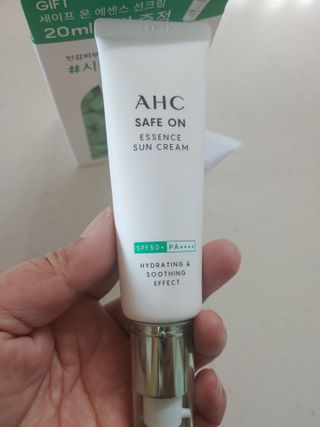 [AHC] 세이프온 에센스 선크림 올리브영 스페셜 증정 기획세트 — 5점을 준 리뷰어가 2022년 6월 올린 사용 사진