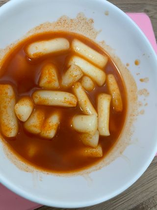 유비쿡 컵떡볶이 매운컵떡볶이2개/ 짜장컵떡볶이 2개  총 4개세트 — 4.5점을 준 리뷰어가 2021년 5월 올린 사용 사진