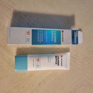 리더스코스메틱 리더스 카밍 바이오틱스 선 에센스 SPF 50+ PA++++ — 5점을 준 리뷰어가 2022년 6월 올린 사용 사진