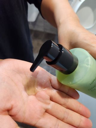 프리마인 메이크업과 들뜨는 각질까지 한방에 깐달걀로! 순하기까지한 셀베이스 그린티클렌저(200ml) — 5점을 준 리뷰어가 2023년 4월 올린 사용 사진