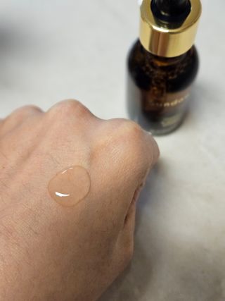 스킨큐어 산다화 비타민c 화이트닝 에센스 30ml — 5점을 준 리뷰어가 2023년 12월 올린 사용 사진