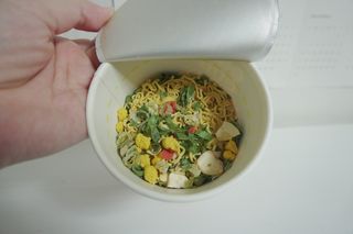 NISSIN 닛신 컵누들  4종 - 씨푸드오리지날, 씨푸드 스파이시, 씨푸드 커리, 씨푸드 XO소스 — 5점을 준 리뷰어가 2021년 11월 올린 사용 사진