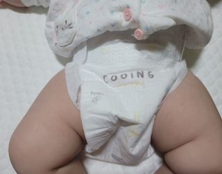 쿠잉 에어드라이  풀커버 밴드기저귀 (S/M/L) 1팩 — 5점을 준 리뷰어가 2022년 12월 올린 사용 사진