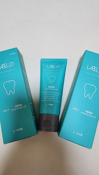 치과에서 쓰는 치약 _ 라벨제로 저불소 꼬마, 키즈, 유아, 베이비, 주니어 안전한 어린이치약 — 4.5점을 준 리뷰어가 2023년 1월 올린 사용 사진