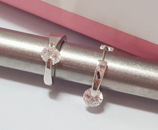 [골드앤디어] 14K 사선 큐빅 원터치 귀걸이_3color — 4점을 준 리뷰어가 2021년 6월 올린 사용 사진