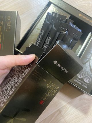 서울약사신협_6년근 고려홍삼정 천스틱 10g 30포 — 5점을 준 리뷰어가 2021년 11월 올린 사용 사진