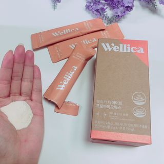 웰리카 다이어트 프로바이오틱스  20포 + 웰리카 저분자 피쉬콜라겐 10포 — 5점을 준 리뷰어가 2021년 5월 올린 사용 사진
