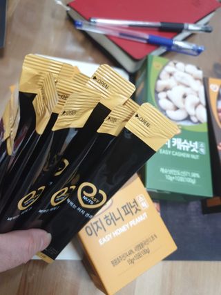 짜먹는 이지견과 짜먹는 이지아몬드, 짜먹는 이지허니피넛, 짜먹는 이지캐슈넛 각 10g X  10포 — 5점을 준 리뷰어가 2021년 2월 올린 사용 사진
