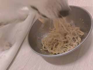 안심댕면 강아지라면 5봉지+쓰담쓰담 종합영양제 2스틱 샘플 증정 — 5점을 준 리뷰어가 2022년 8월 올린 사용 사진