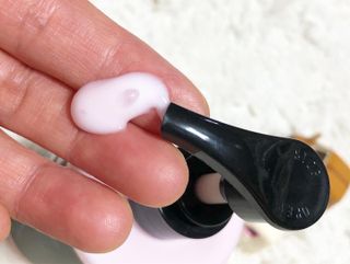 난나 살몬 스파이더 검버섯 미백 톤업 화이트닝 연어 앰플 크림 300ml 대용량 — 5점을 준 리뷰어가 2022년 8월 올린 사용 사진
