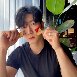 CJ올리브영 베리 & 체리 프로틴 베이글칩 / 치즈 & 복숭아 프로틴 베이글칩 — 5점을 준 리뷰어가 2023년 4월 올린 사용 사진