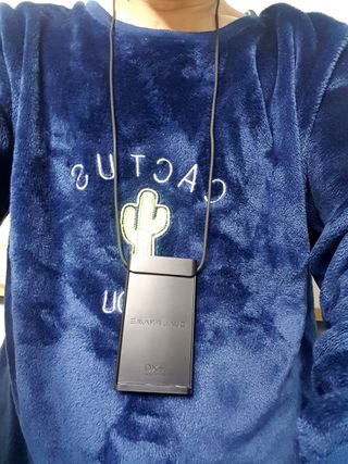 플러스엑스 오브젝트 [PlusX Object] 아이디프레임 2.0 & 듀얼프레임 - 플러스엑스 사원증 케이스 목걸이 디자인 어워드 수상 — 5점을 준 리뷰어가 2022년 1월 올린 사용 사진