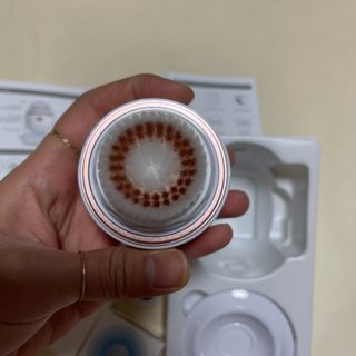 디하우트 랩 디하우트랩 클렌징 피부관리기 진동클렌저 실리콘+2종 인조모 브러시 — 5점을 준 리뷰어가 2021년 11월 올린 사용 사진
