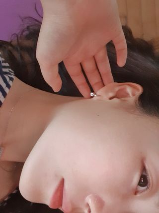 [골드앤디어] 14K 사선 큐빅 원터치 귀걸이_3color — 5점을 준 리뷰어가 2021년 6월 올린 사용 사진