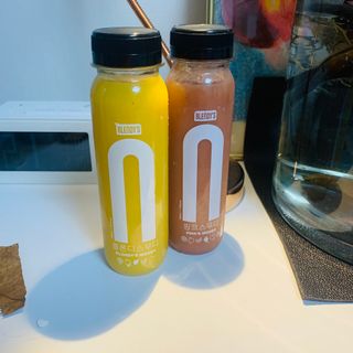 BLENDY'S 핑크 스무디+블론디 스무디 — 3.5점을 준 리뷰어가 2021년 11월 올린 사용 사진