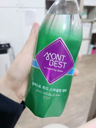 몽베스트 Montbest with Sparkling water Plain 20병 — 5점을 준 리뷰어가 2021년 11월 올린 사용 사진