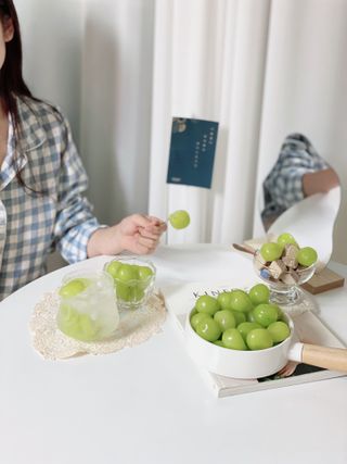 프리미엄 수출용 엘로아시스 샤인머스켓 특등품 1.5kg 2송이 — 5점을 준 리뷰어가 2021년 10월 올린 사용 사진