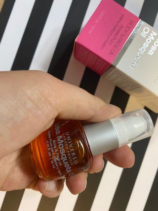유니베르소 로즈힙 오일 15ml — 5점을 준 리뷰어가 2021년 6월 올린 사용 사진