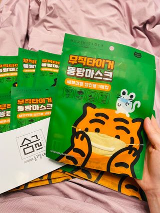 [숨그림]  덴탈마스크 짱구 우리아이 그리고 내가 쓰는 믿을수있는 케릭터 마스크  16종 — 5점을 준 리뷰어가 2021년 10월 올린 사용 사진