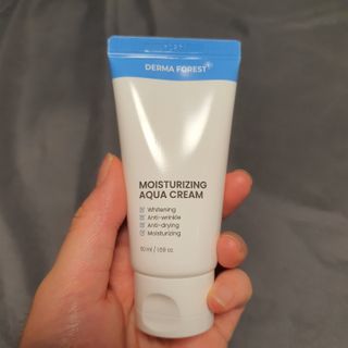 더마포레스트 모이스처라이징 아쿠아크림 / 수분크림 히알루론산 펩타이드 보습 미백 주름개선 — 3.5점을 준 리뷰어가 2021년 7월 올린 사용 사진