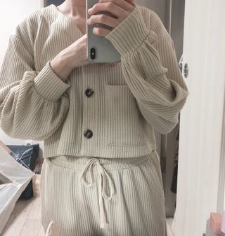 프런투라인 비마이 봄버 포켓 크롭 가디건 — 5점을 준 리뷰어가 2022년 3월 올린 사용 사진