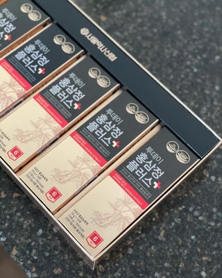 서울약사신협_투데이홍삼정플러스스틱_10g x 60포 — 5점을 준 리뷰어가 2021년 6월 올린 사용 사진