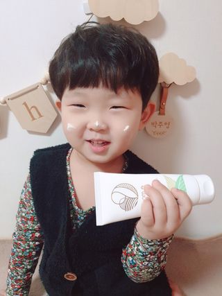 mom e 맘이 내추럴 베이비 케어 크림+바디오일 — 5점을 준 리뷰어가 2021년 1월 올린 사용 사진