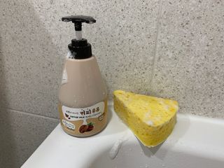 [과일나라] 피부가 마시는 커피우유 바디클렌저&바디로션 — 5점을 준 리뷰어가 2022년 3월 올린 사용 사진