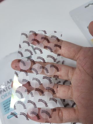 에버렐 아크네 클리어 패치 오리지널(40매) + XL(8매) 1세트, 각 1개씩 — 5점을 준 리뷰어가 2022년 5월 올린 사용 사진