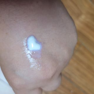리더스코스메틱 리더스 카밍 바이오틱스 선 에센스 SPF 50+ PA++++ — 5점을 준 리뷰어가 2022년 8월 올린 사용 사진