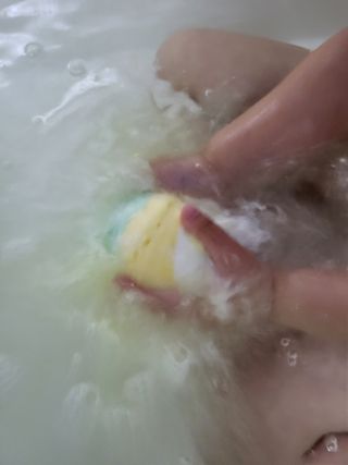 소담스퀘어 상암 Evreryday Bath Bomb Day7(에브리데이 배쓰밤 데이7) / 7종 중 2종 랜덤발송 — 5점을 준 리뷰어가 2022년 11월 올린 사용 사진
