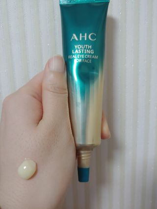 [NEW 탄력유턴 아이크림] AHC 유스 래스팅 리얼 아이크림 포 페이스 — 5점을 준 리뷰어가 2021년 3월 올린 사용 사진