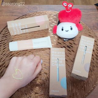 [후르디아] 끈적임 없는 착한성분 비건  핸드크림 3종 — 5점을 준 리뷰어가 2022년 12월 올린 사용 사진