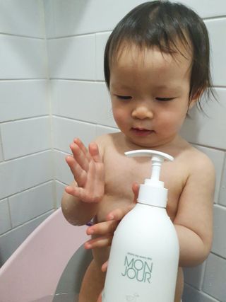 토박스코리아 몽쥬르 유아 샴푸앤워시 300ml — 5점을 준 리뷰어가 2021년 5월 올린 사용 사진