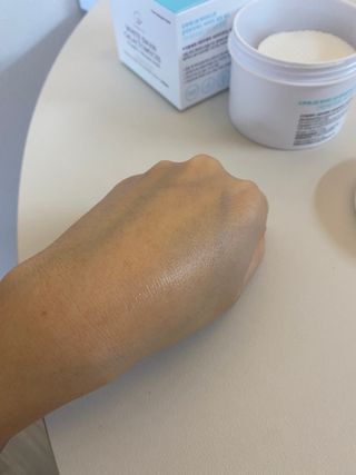 오투에니원 화이트 스완 갈락토미세스 비타민 C 필링 패드 60매 — 5점을 준 리뷰어가 2022년 12월 올린 사용 사진