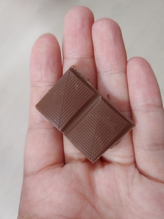 당류2g 자일리톨로 단맛을낸 슈카 퓨어비건 무설탕초콜릿 Xucker vegan 2개입 — 5점을 준 리뷰어가 2021년 4월 올린 사용 사진